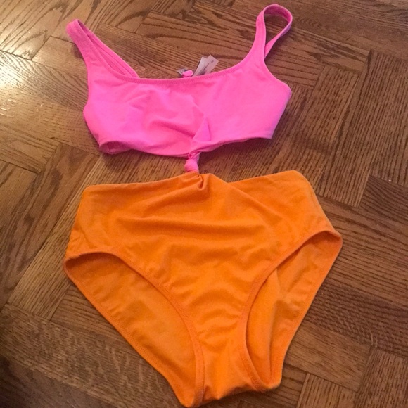 Women’s bathing suit - Picture 1 of 2